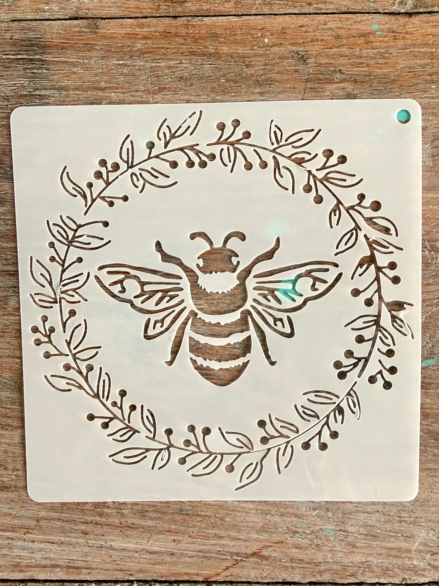 Stencil - Bee Wreath