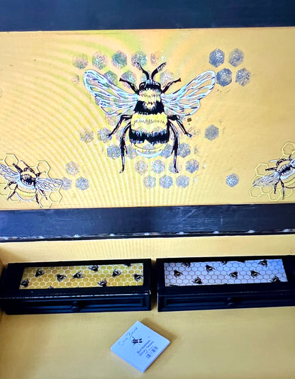 PolyOnlay-Honeycomb Bee