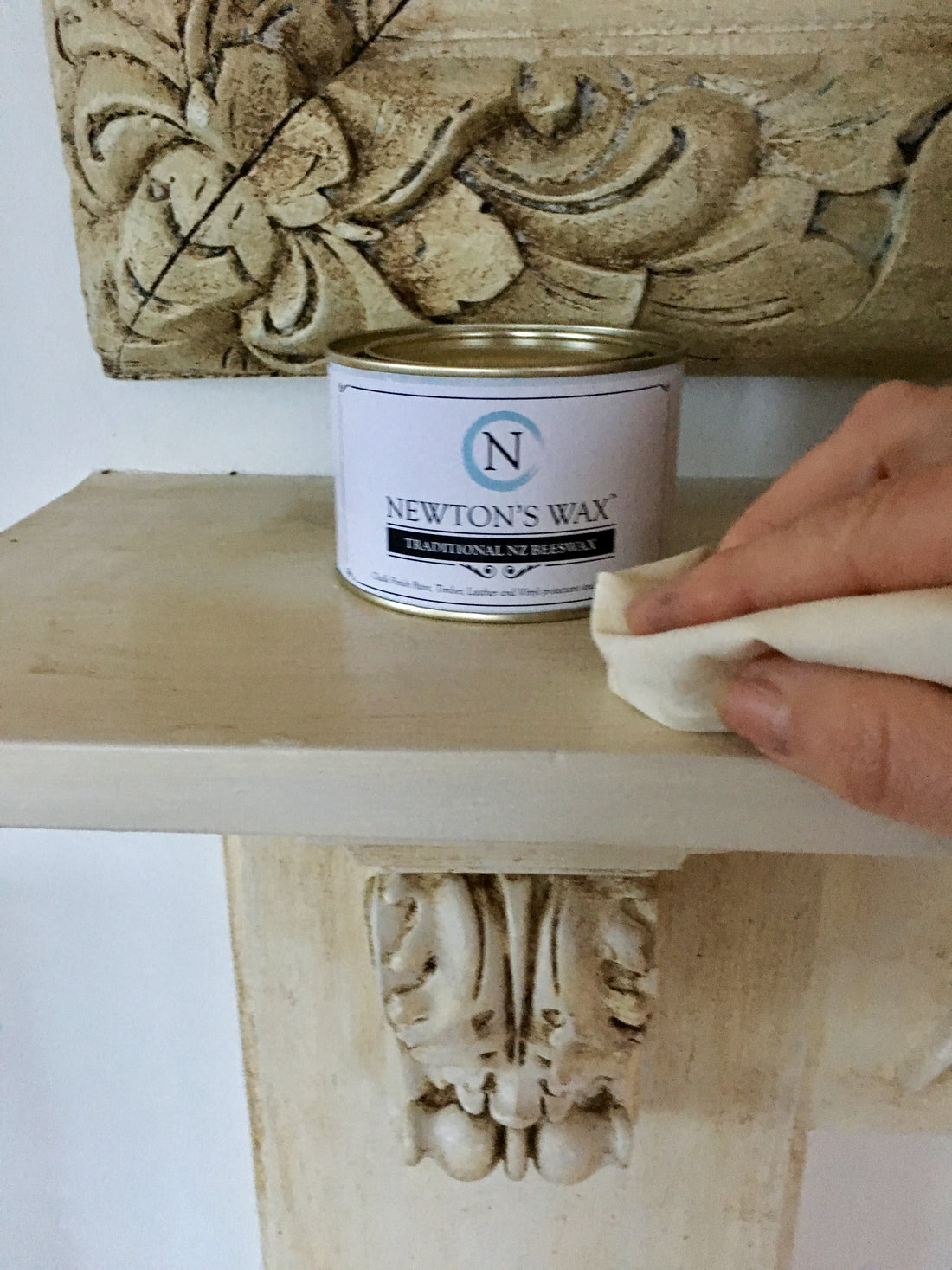 Newtons Traditional Beeswax sealer for Chalk Paint
