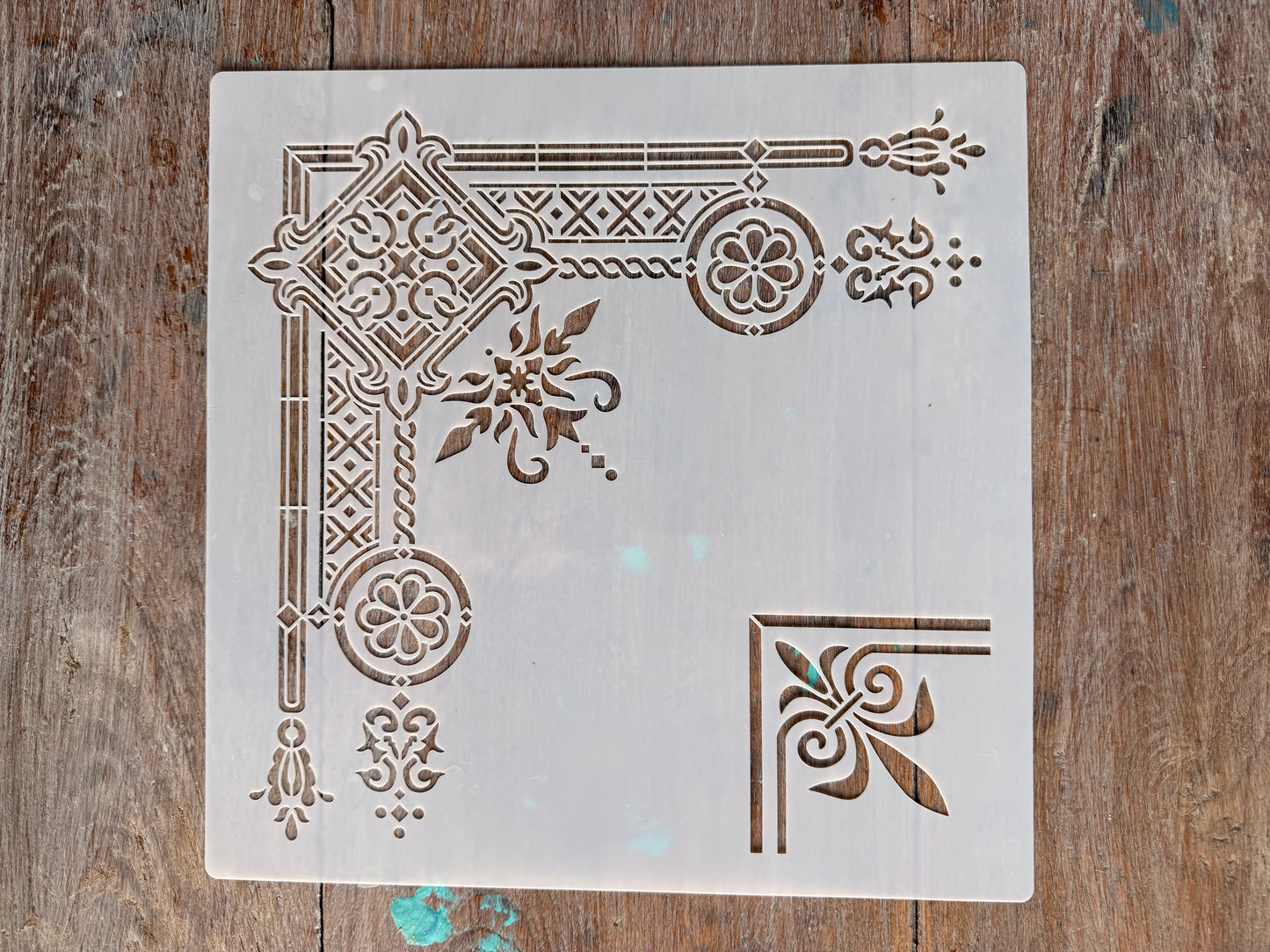Stencil-Chateau Corners
