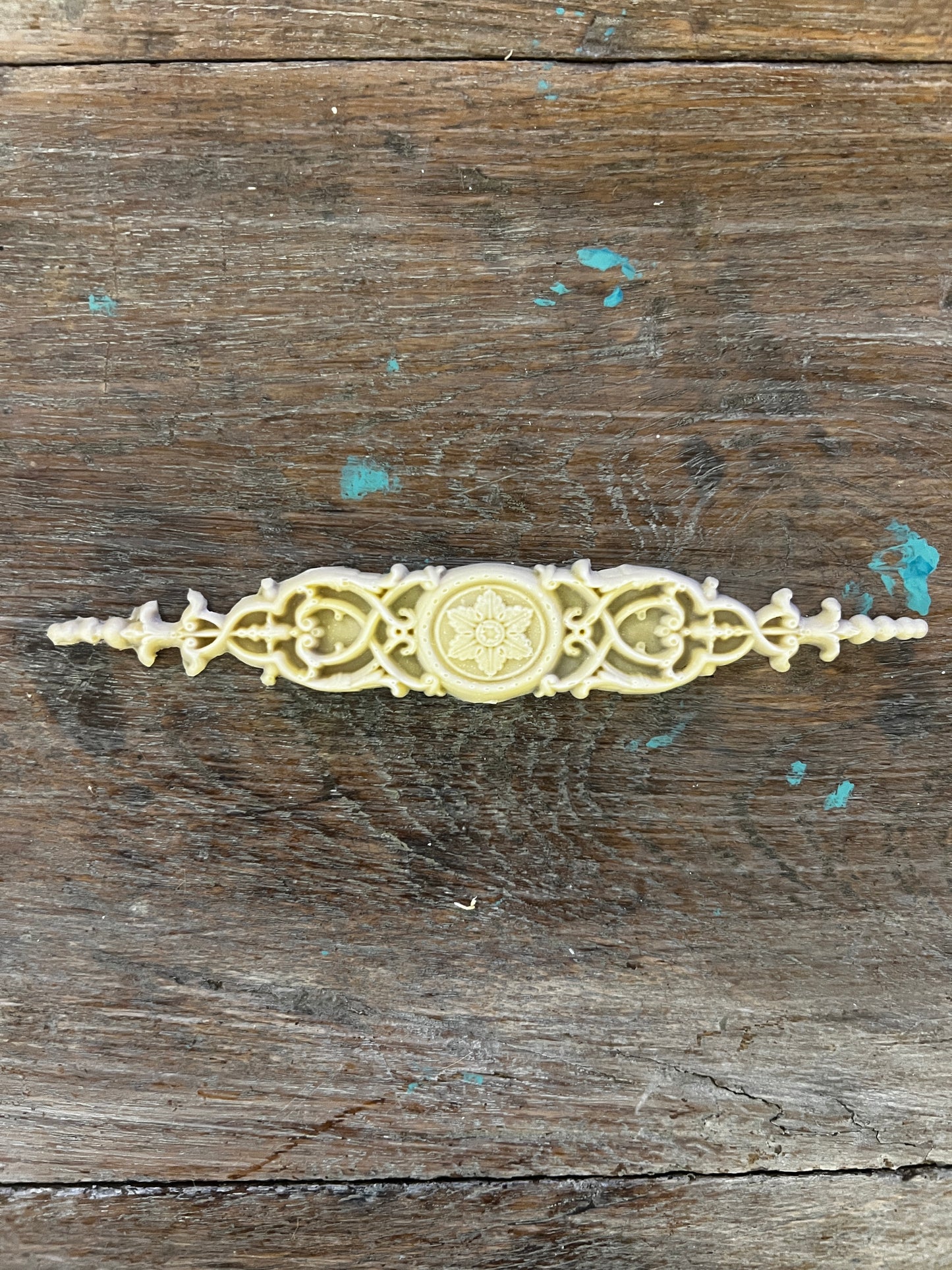 Magnolia Flexible Moulding-Ornate Emblem